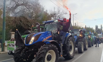 Fermerët grekë e kanë mbyllur sërish vendkalimin kufitar Evzoni, bllokada të mundshme edhe në Niki (Mexhitlia)