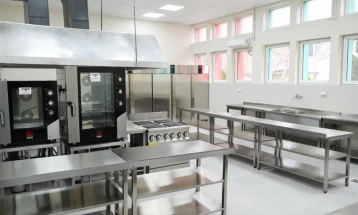 Инспектори на АХВ повторно земаа брисеви од кујната на ОУ „Димо Хаџи Димов“, вработените на вонредни здравствени санитарни прегледи