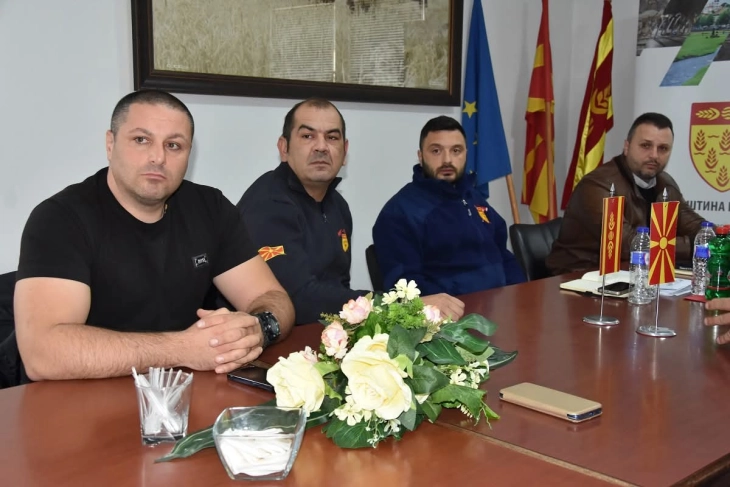 Пожарникарите доброволци кај кочанскиот градоначалник, се бараат извори на финансирање на ДПД