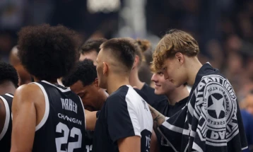 Навивачите не го заборавија Обрадовиќ, а ги исвиркаа играчите на Партизан