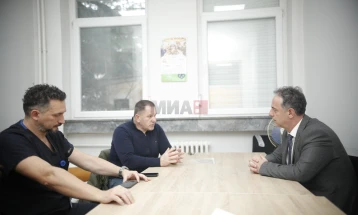 Aliu në vizitë në Klinikën për TOARILUC: Në fazë përfundimtare është rinovimi i plotë i KARIL-it dhe i katër sallave operatore në bllokun kirurgjik