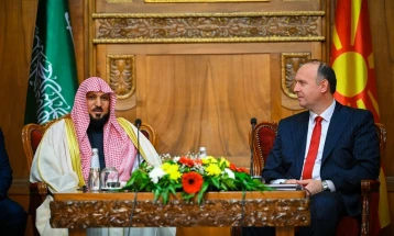 Средба на Гаши со шеикот Махир Муајкали