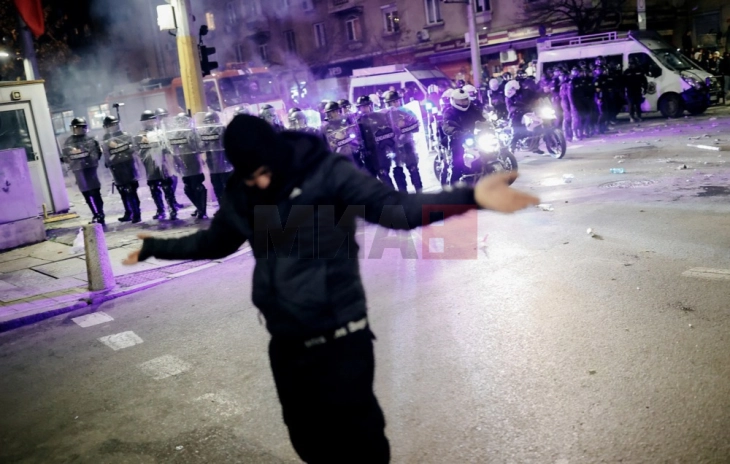 Бугарската опозиција поднесе барање за гласање недоверба на Владата на Росен Жељазков