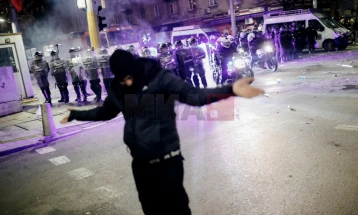 Бугарската опозиција поднесе барање за гласање недоверба на Владата на Росен Жељазков