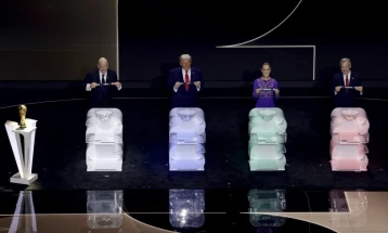 Домаќините на Светскиот куп 2026 ги добија групите, Трамп доби награда од ФИФА