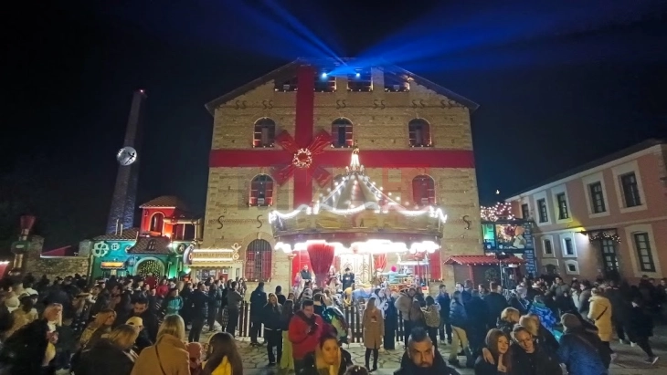 Ексклузивно, МИА во Трикала: Магијата на најголемиот божиќен парк во Грција (Фото)