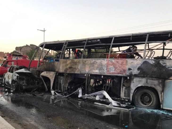 Të paktën 14 të vdekur nga përmbysja e një autobusi në Algjeri