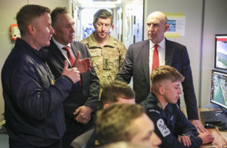 Ministri britanik i Mbrojtjes prezantoi forca detare për mbrojtje të infrastrukturës nënujore