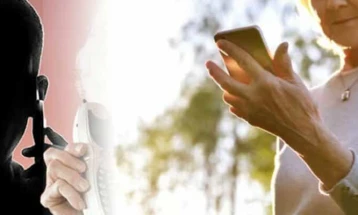 MPB: Një tjetër mashtrim me aksident të rremë, një grua 82-vjeçare nga Shkupi e mashtruar për 170.000 denarë