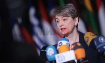 Британската министерка за надворешни работи патува за Вашингтон на разговори за Украина