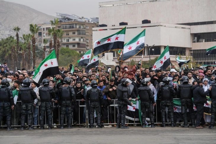 Сирија ја одбележува првата годишнина од соборувањето на Асад