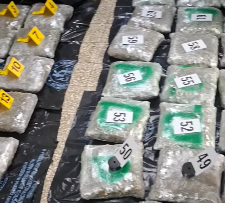 Konfiskohen 62 pako me mariuhanë gjatë bastisjes së një veture në rajonin e Strugës