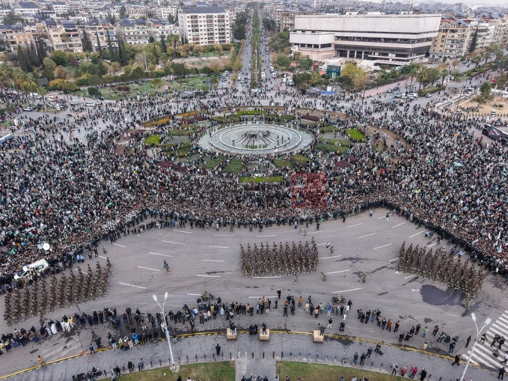 Воена парада во Дамаск по повод првата годишнина од падот на режимот на Башар ал Асад