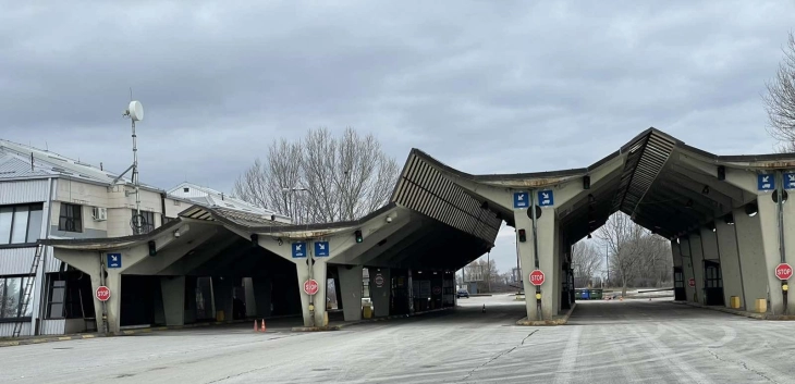 Сообраќајот на граничниот премин Меџитлија блокиран до 13 часот