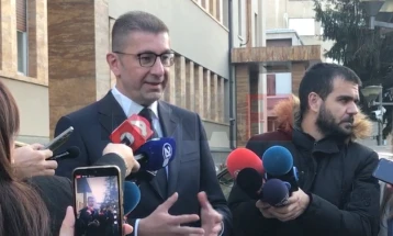 Mickoski: Për sa kohë që jam kryeministër nuk do të ngrihet asnjë tendë me emigrantë të paligjshëm dhe nuk do të pranohet asnjë emigrant