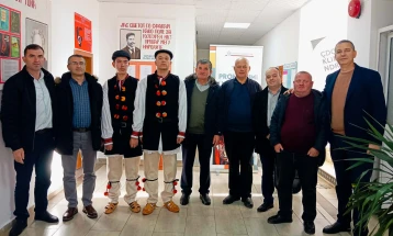 Традиционалните македонски носии презентирани во гимназијата во Пустец