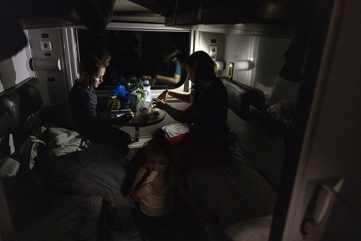 Половина Киев во мрак по руските напади