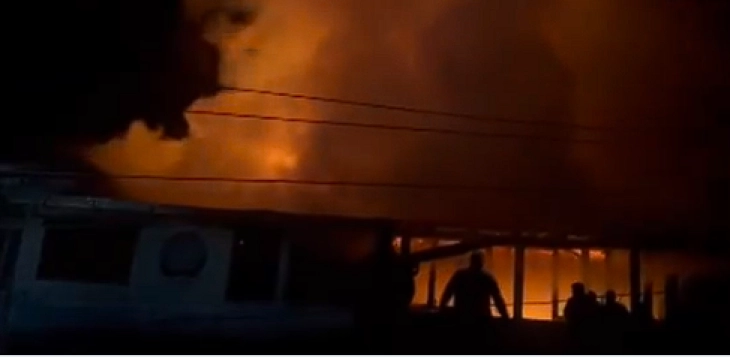 Најмалку дванаесет загинати во голем пожар во станбена зграда во Кина