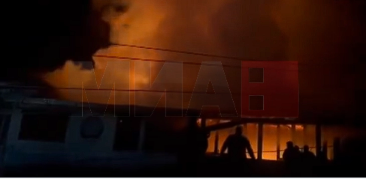 Të paktën dymbëdhjetë të vdekur nga zjarri masiv në një ndërtesë banimi në Kinë