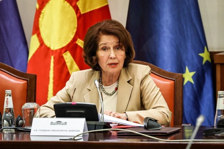 Сиљановска Давкова: Можни се излезни решенија за ЕУ, но историјата, културата и јазикот мора да се тргнат од критериумите