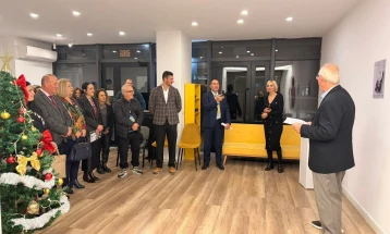 Во македонскиот КЦ во Тирана промовирана книгата „Два корена, едно творештво” на Кимет Фетаху