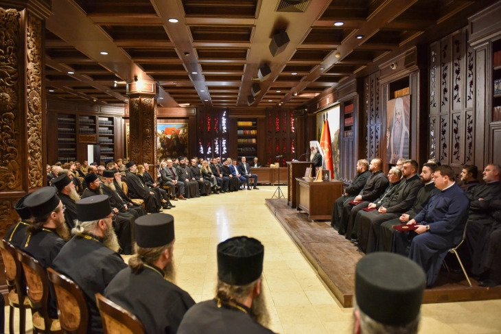 Промовирани книгите  „Посланија и беседи“ од архиепископот Доситеј и „Таков архиереј ни требаше“