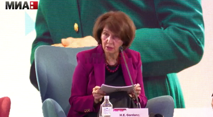 Siljanovska Davkova për pranimin e mundshëm të migrantëve: Për aq sa jam informuar nga ambasadori britanik dhe Qeveria, kjo nuk është e saktë