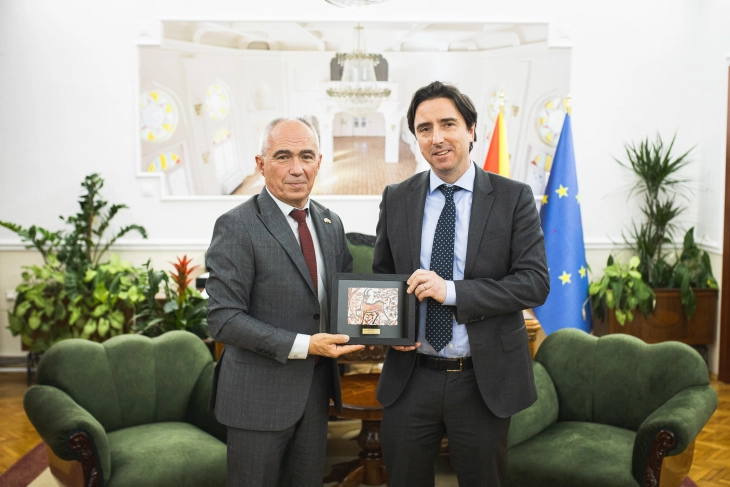 Средба на градоначалникот Коњановски и британскиот амбасадор Лосон