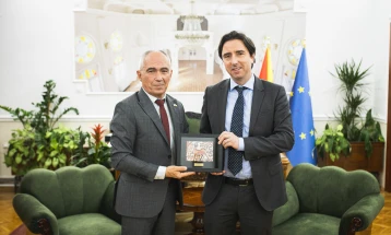 Средба на градоначалникот Коњановски и британскиот амбасадор Лосон