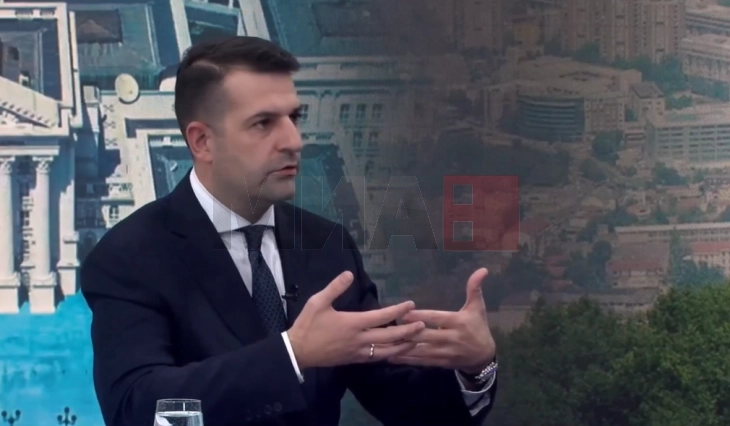 Tomovski paralajmëron një panair në Shkup, një teleferik nga qyteti deri në Vodno të Mesme dhe një aeroplan të ri qeveritar