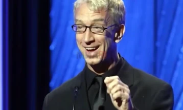 Глумецот Енди Дик снимен предозиран на улица во Лос Анџелес