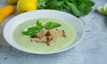 Чорба од спанаќ и тиквици