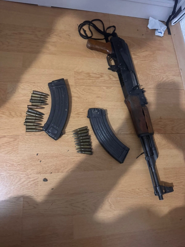 Претрес во Тетовско, пронајдени дрога, оружје и муниција, приведени две лица