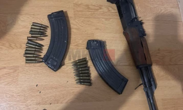 Bastisje në Tetovë, është gjetur drogë, armë dhe municion, arrestohen dy persona