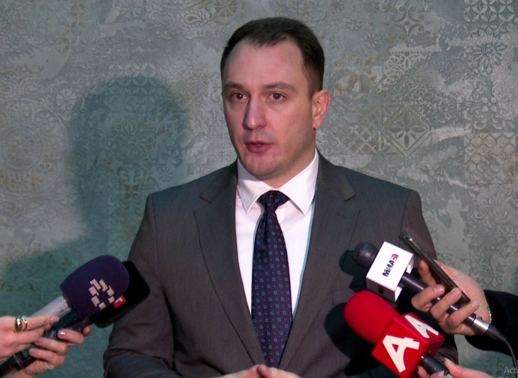 Андоновски: Засега не се планираат ограничувања на социјалните мрежи за деца по примерот на Австралија