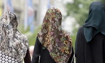 Австрискиот парламент изгласа забрана за муслимански шамии во училиштата за девојчиња под 14 години