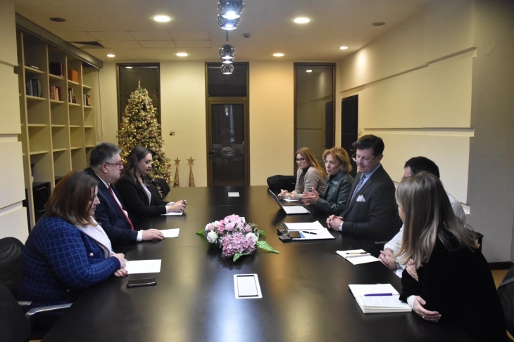 Minçev në takim me ekspertët francezë për themelim të Akademisë për trajnim të nëpunësve administrative