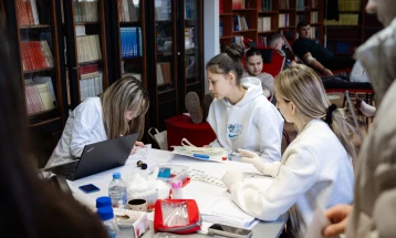 Во велешката Гимназија собрани  17 крвни единици