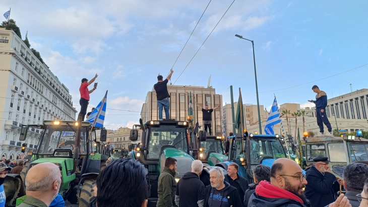 Protestë e bujqve në Selanik, vendkalimet kufitare Evzoni dhe Niki tani për tani mbeten të hapura
