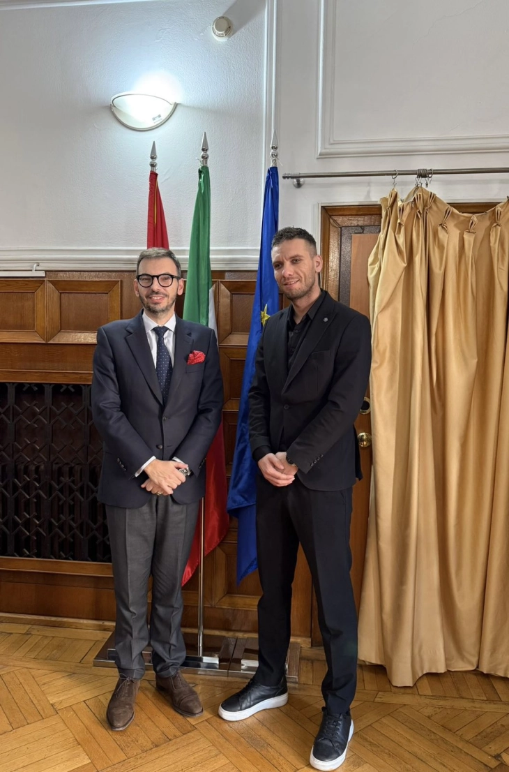 Takim i drejtorit të QMK, Ali me ambasadorin e italian Palminteri