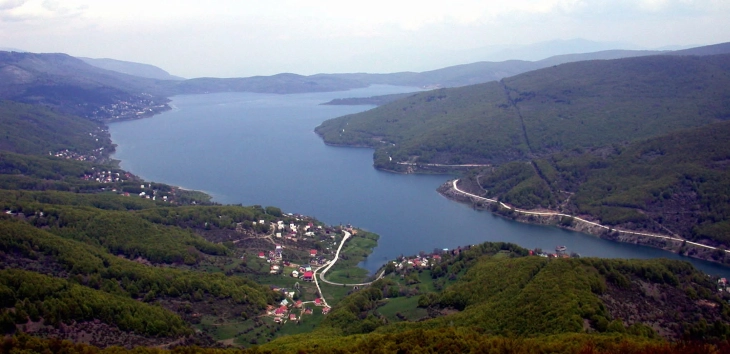 One person injured as small plane crashes into Mavrovo Lake 