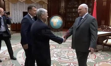 Lukashenko takohet me diplomatin amerikan në Minsk