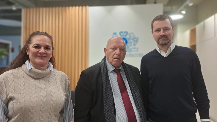 Работна средба на Азески со раководството на „Филип Морис“