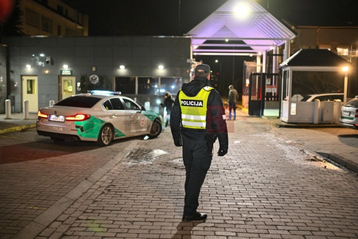 По средбата со пратеникот на Трамп, Белорусија ослободи 123 затвореници, вклучувајќи го Нобеловецот Бељацки