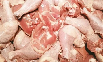 Parandalohet import i mbi 26 tonë mish i pulës nga Brazili në vendkalimin kufitar Qafë Thanë