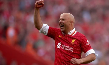 Salah returns from bench and Ekitike brace for Liverpool; Chelsea win