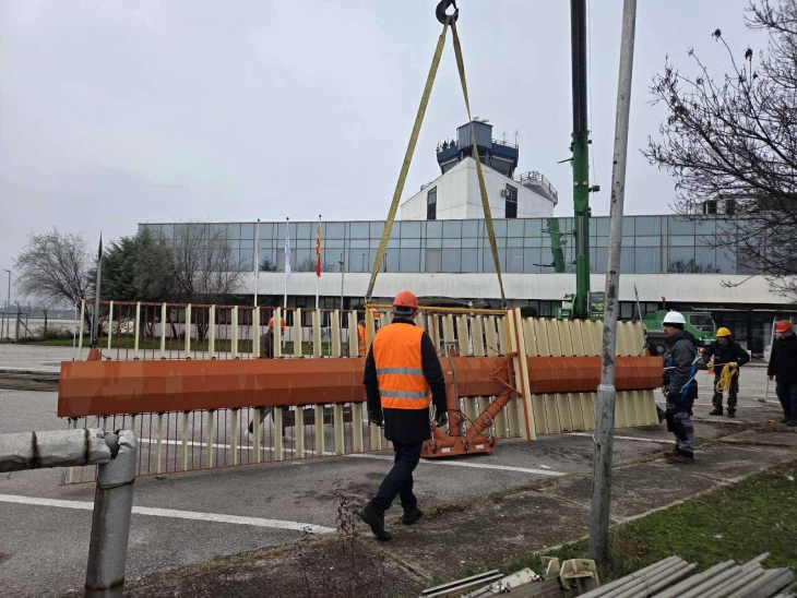 Започна демонтажа на стариот радар на Аеродромот Скопје, авионскиот сообраќај се одвива непречено