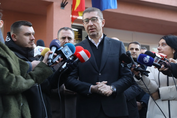 Mickoski: Tema me migrantët është joekzistente, opozita dëshiron të përhap drojë dhe panik