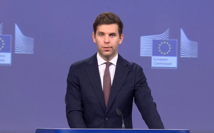 Ујвари: Ги разгледуваме и двете опции за обезбедување на потребното финансирање на Украина