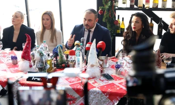 Me hapjen e Bazarit të Krishtlindjeve sonte në Shkup fillon programi i Vitit të Ri